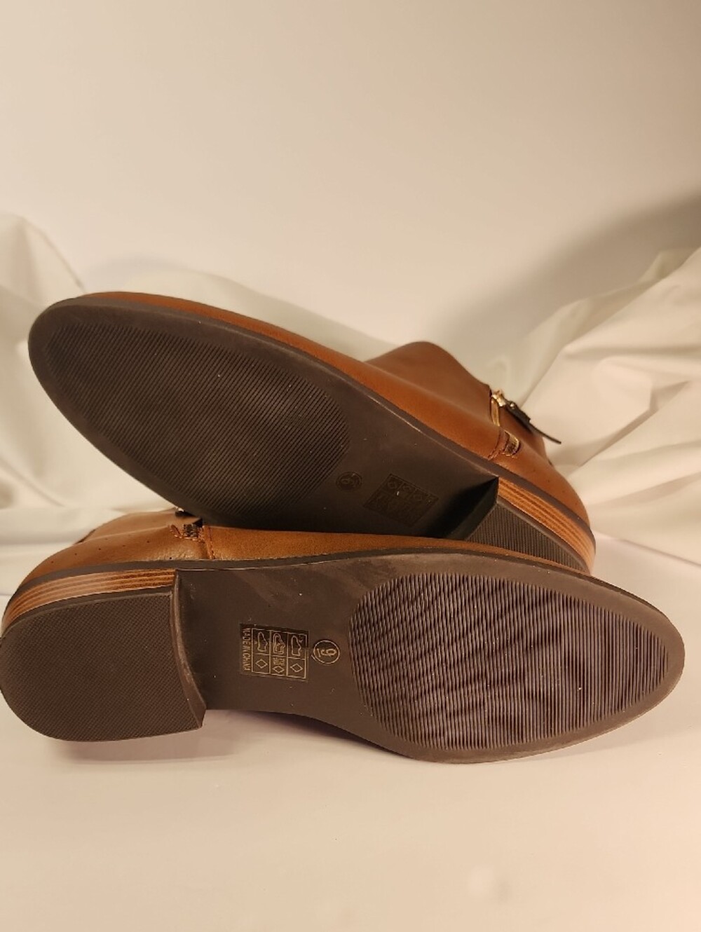 Women's Brown Leather Ankle Boot With Side Zipper From Macy's Journee Collection - Picture 4 of 7
